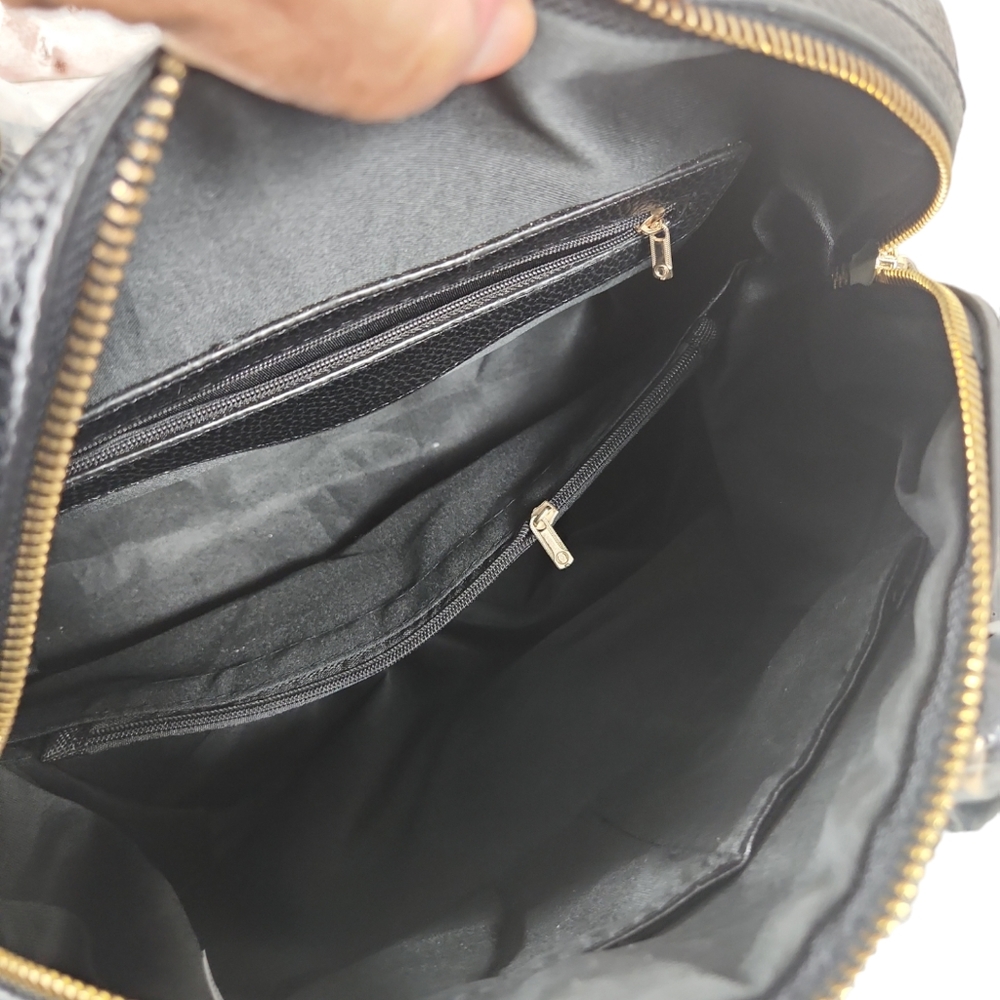 Nine West, black double strap shoulder bag, many compartments, and snap closure. - Picture 6 of 6